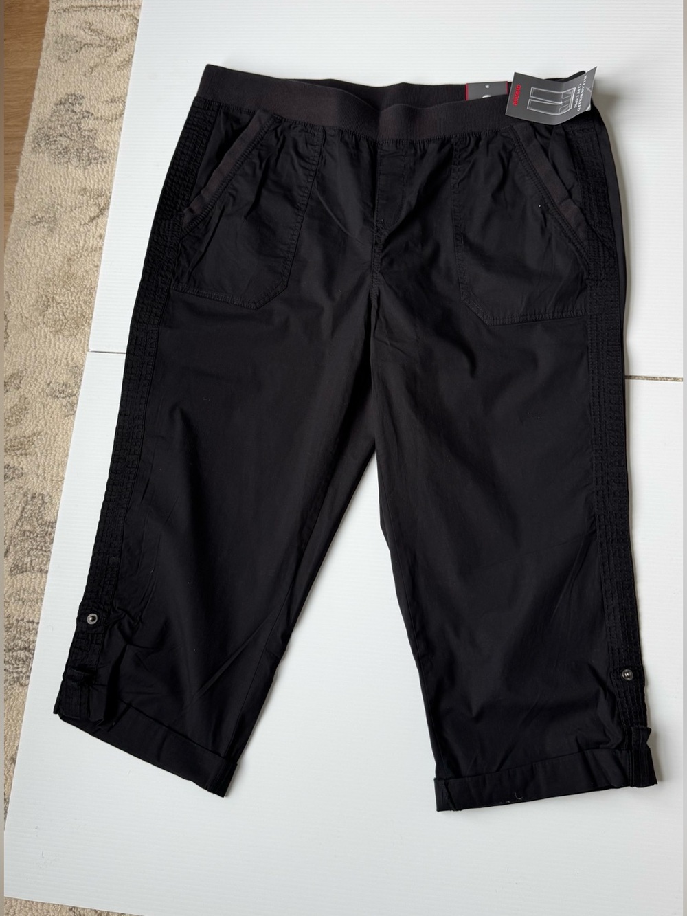 Avenue Poplin Pull On Capri Pant In Black